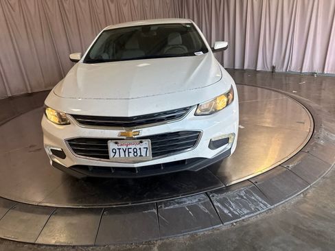 Used 2018 Chevrolet Malibu LT FWD image 2