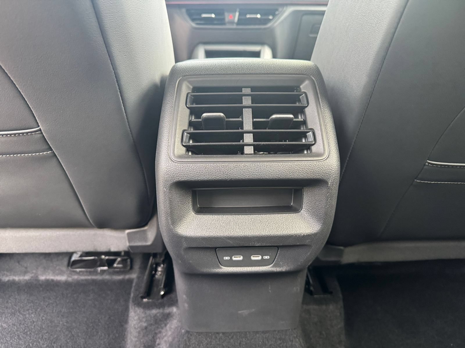 Used 2026 Volkswagen Tiguan SE AWD/4WD image 24
