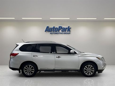 Used 2013 Nissan Pathfinder SL w/ SL Premium Pkg image 8