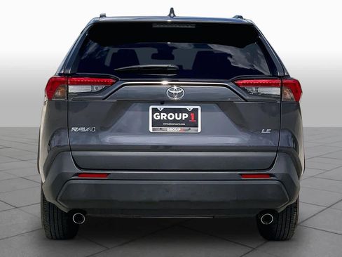 Used 2020 Toyota RAV4 LE FWD image 5