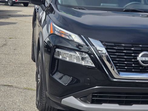 Used 2023 Nissan Rogue SV FWD image 3