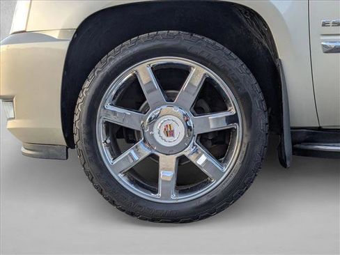 Used 2013 Cadillac Escalade Luxury image 28