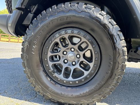 Used 2023 Jeep Wrangler Unlimited Sport AWD/4WD image 18