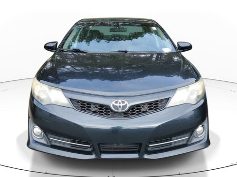 Used 2014 Toyota Camry SE FWD image 2