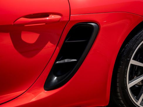 Certified 2023 Porsche 718 Boxster RWD image 17