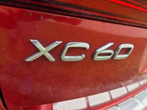 Used 2019 Volvo XC60 T5 Momentum w/ Premium Package image 4