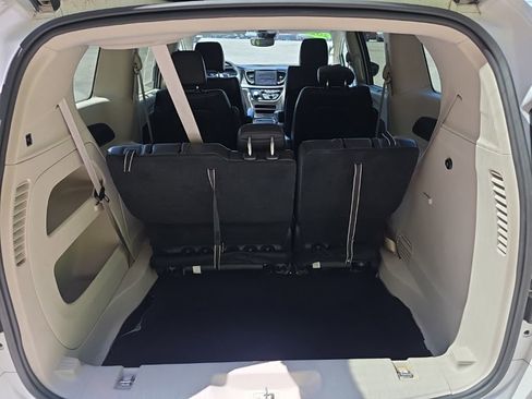 Used 2024 Chrysler Pacifica Touring-L FWD image 25