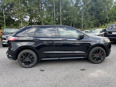 Used 2022 Ford Edge SE w/ Black Appearance Package