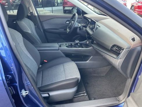 Used 2023 Nissan Rogue SV image 16