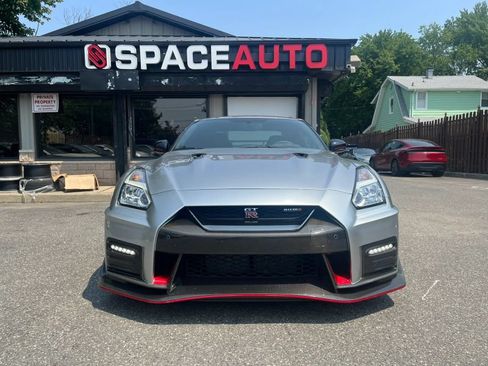 Used 2018 Nissan GT-R NISMO AWD/4WD image 2