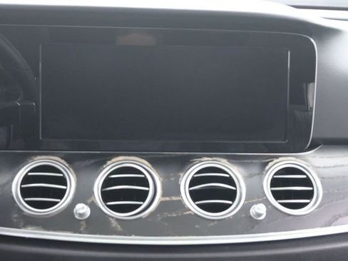 Used 2018 Mercedes-Benz E 300 4MATIC image 25