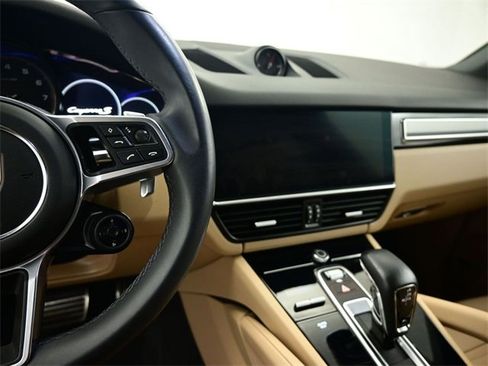 Used 2023 Porsche Cayenne S Platinum w/ Assistance Package image 25