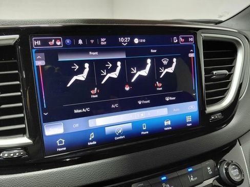 Certified 2025 Chrysler Pacifica Select FWD image 40