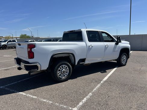 Used 2024 Chevrolet Silverado 2500 LT w/ Convenience Package AWD/4WD image 5