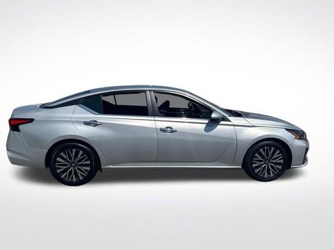 Used 2023 Nissan Altima 2.5 SV image 9
