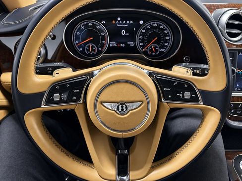 Used 2017 Bentley Bentayga AWD/4WD image 31