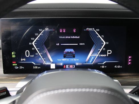 Used 2023 BMW i7 xDrive60 AWD/4WD image 18