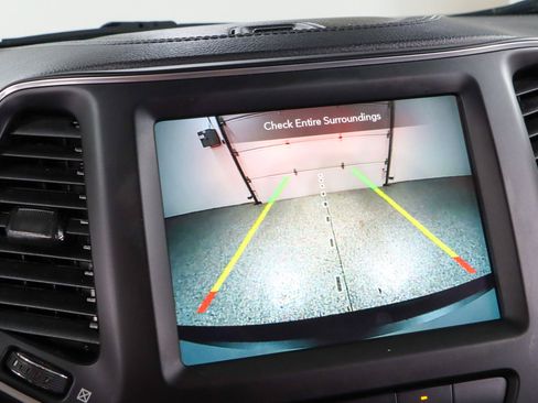 Used 2023 Jeep Cherokee Altitude Lux AWD/4WD image 19