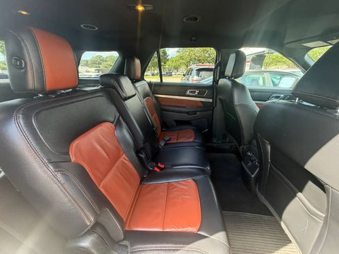 Used 2019 Ford Explorer XLT w/ Equipment Group 202A AWD/4WD image 21