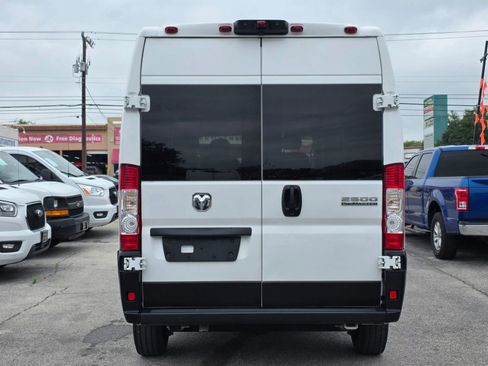 Used 2023 RAM ProMaster 2500 FWD image 4