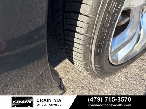 Used 2017 Chrysler 300 C RWD image 30