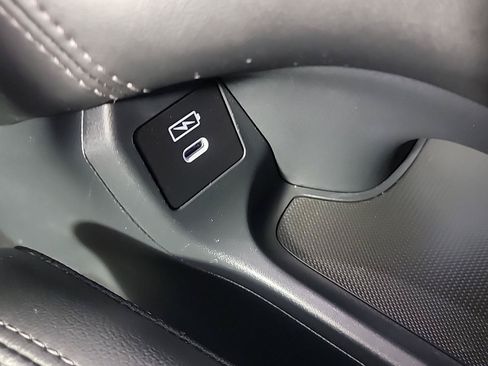 Certified 2025 Honda HR-V EX-L image 33