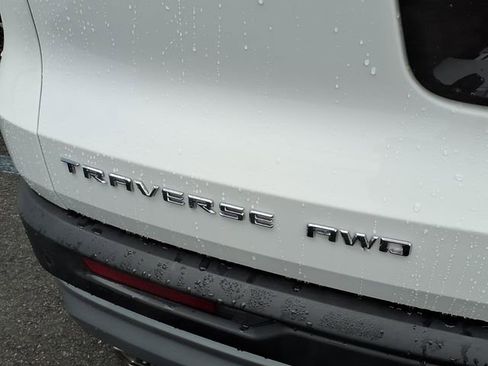 Used 2026 Chevrolet Traverse LT image 18