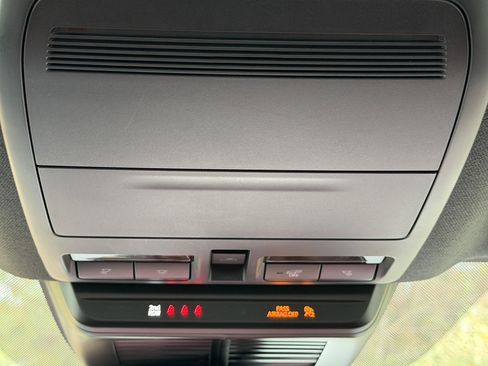 Used 2025 MAZDA MAZDA3 2.5 S Hatchback w/ Premium Pkg image 32