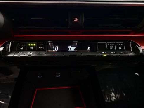 Used 2024 Toyota Prius Prime Premium w/ Advanced Technology Package FWD image 19