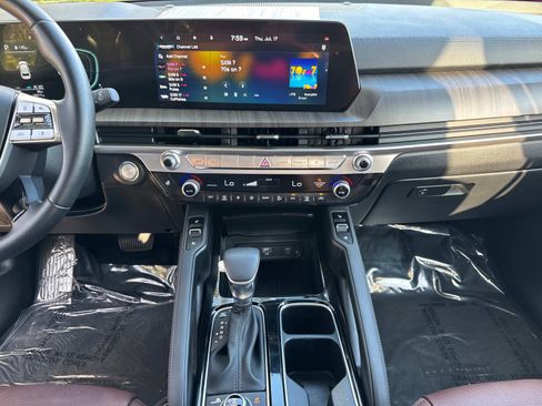 Used 2023 Kia Telluride EX w/ EX Captain's Chair Package image 24