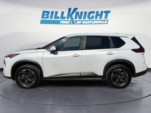 Used 2024 Nissan Rogue SV FWD image 2