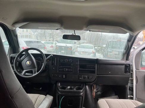 Used 2017 Chevrolet Express 3500 Extended RWD image 14