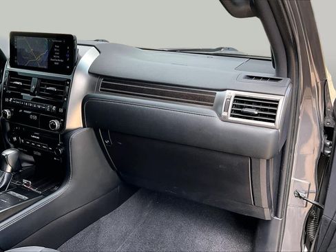 Used 2023 Lexus GX 460 Premium w/ Accessory Package AWD/4WD image 19