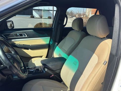 Used 2016 Ford Explorer XLT image 17