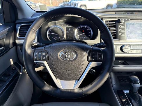 Used 2015 Toyota Highlander XLE image 22
