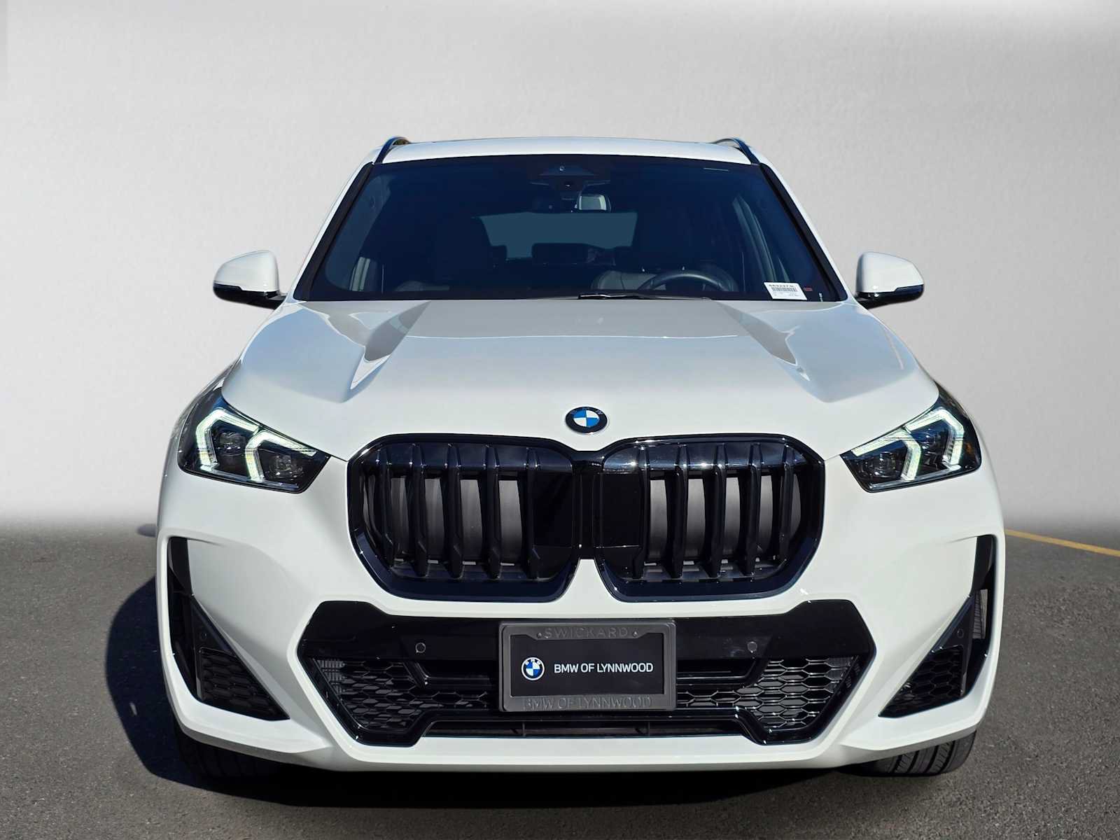 Used 2026 BMW X1 xDrive28i w/ M Sport Package AWD/4WD image 8