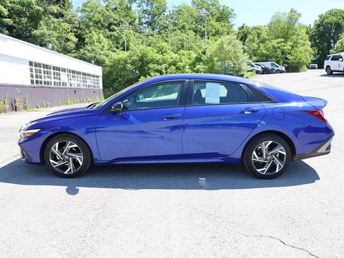 Used 2025 Hyundai Elantra Sport FWD image 4