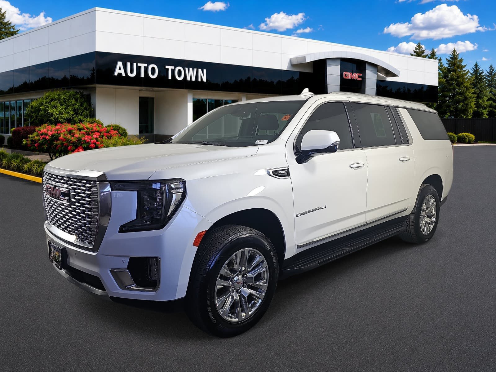 Used 2022 GMC Yukon XL Denali w/ Max Trailering Package AWD/4WD image 1