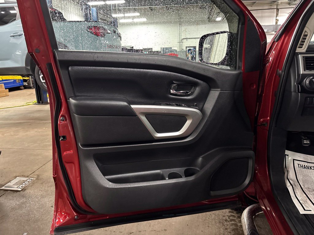 Used 2017 Nissan Titan SV AWD/4WD image 14