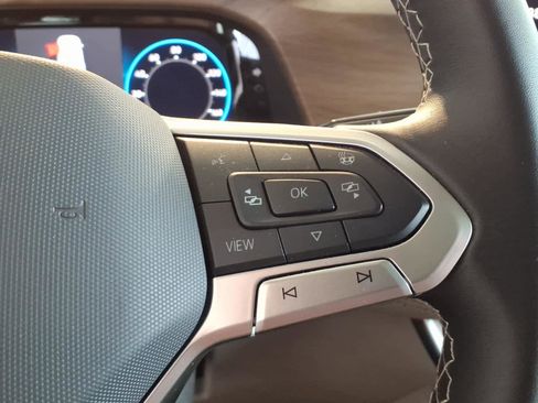 Used 2024 Volkswagen Atlas SE FWD image 16