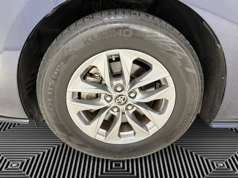 Used 2022 Toyota Sienna XLE FWD image 9