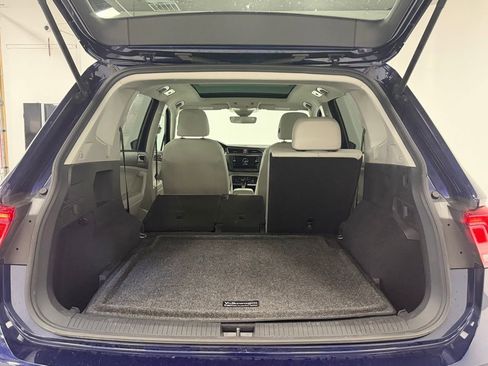 Used 2022 Volkswagen Tiguan SE w/ Panoramic Sunroof Package image 27