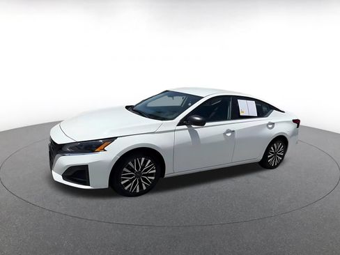 Used 2025 Nissan Altima 2.5 SV FWD image 6