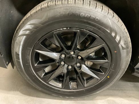 Used 2022 Chevrolet Suburban Premier RWD image 6