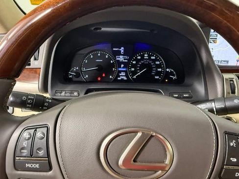 Used 2016 Lexus LS 460 w/ Comfort Package RWD image 19