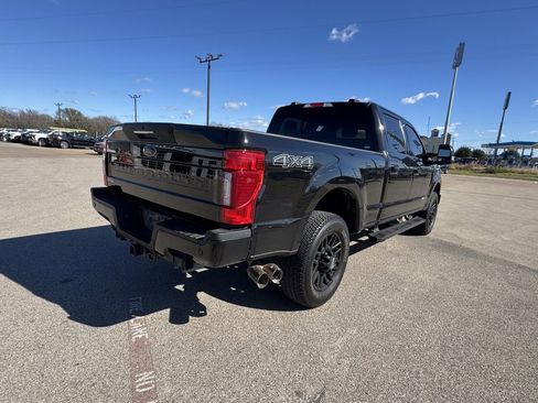 Used 2022 Ford F250 Lariat w/ Black Appearance Package image 5