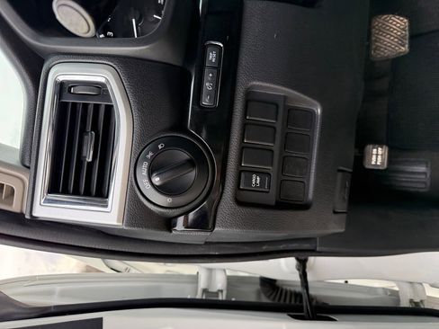 Used 2021 Nissan Titan SV image 19