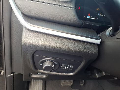 Used 2024 Jeep Grand Cherokee L Altitude AWD/4WD image 30