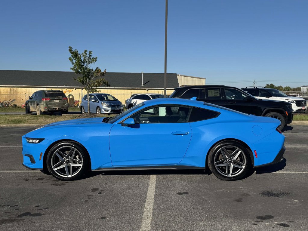 Used 2024 Ford Mustang Coupe RWD image 4