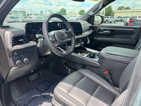Used 2025 Chevrolet Tahoe Z71 w/ Comfort Package AWD/4WD image 7